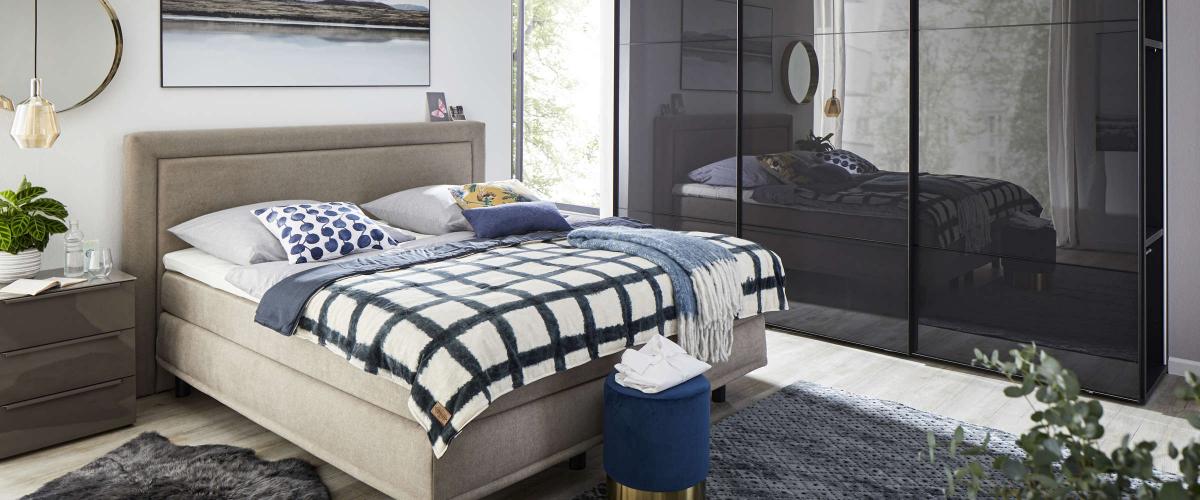 Schlafzimmer mit Schrank