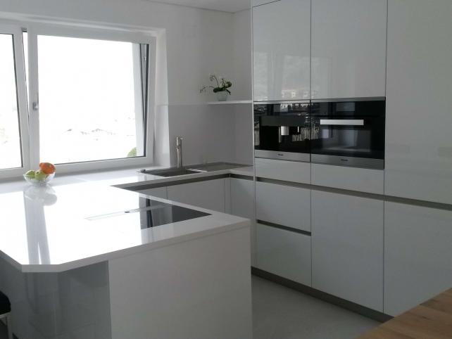 Moderne Einbauküche nach Maß